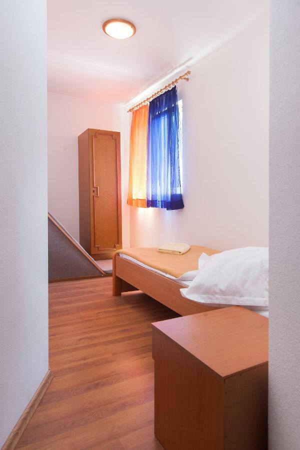 Apartmani Ivica Krzanic Подгора Екстер'єр фото
